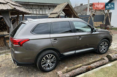 Позашляховик / Кросовер Mitsubishi Outlander 2017 в 