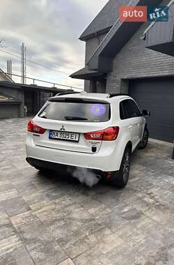 Внедорожник / Кроссовер Mitsubishi Outlander 2017 в 
