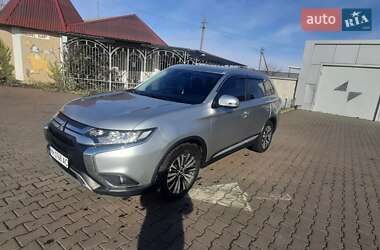 Внедорожник / Кроссовер Mitsubishi Outlander 2020 в Одессе