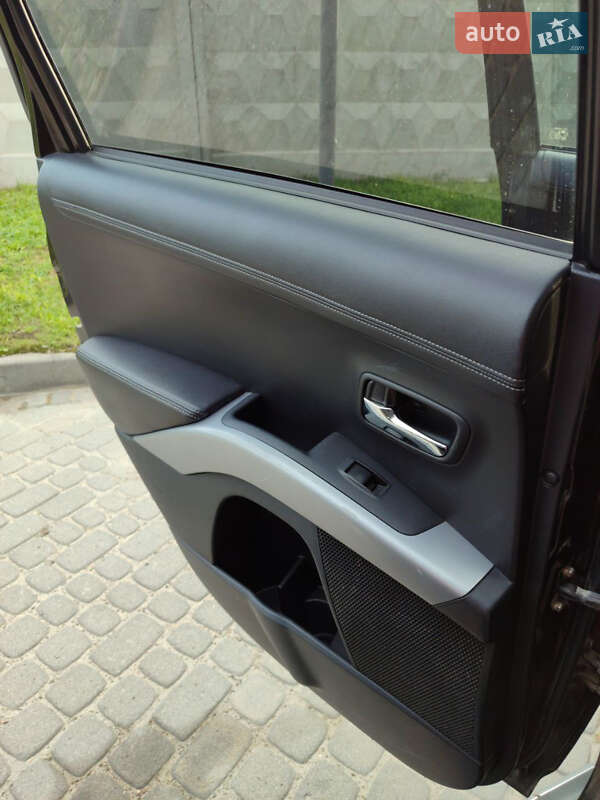 Внедорожник / Кроссовер Mitsubishi Outlander 2009 в Стрые