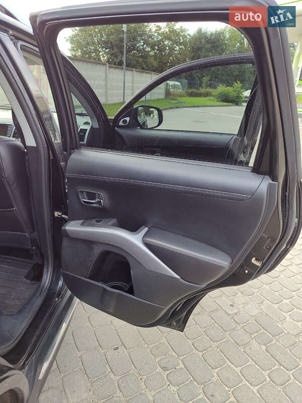 Внедорожник / Кроссовер Mitsubishi Outlander 2009 в Стрые