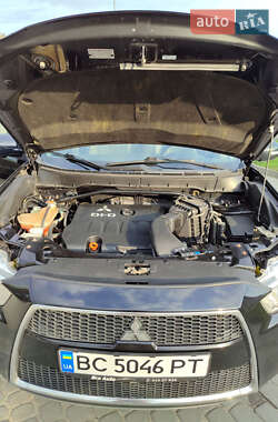 Внедорожник / Кроссовер Mitsubishi Outlander 2009 в 