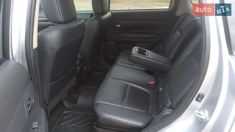 Позашляховик / Кросовер Mitsubishi Outlander 2013 в Полтаві фото 15 Позашляховик / Кросовер Mitsubishi Outlander 2013 в Полтаві