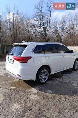 Внедорожник / Кроссовер Mitsubishi Outlander 2020 в Днепре