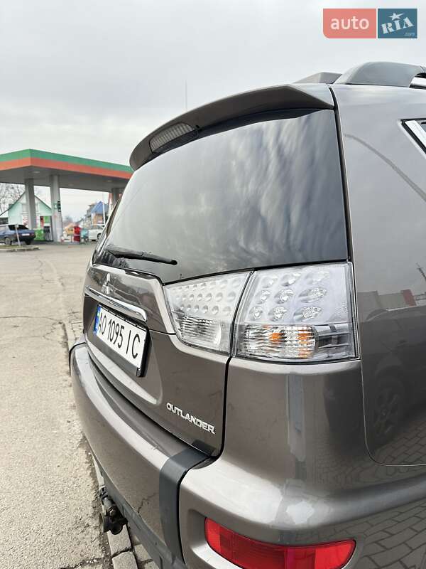 Позашляховик / Кросовер Mitsubishi Outlander 2010 в Мукачевому