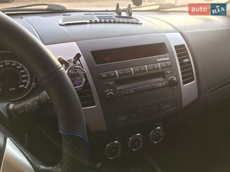 Внедорожник / Кроссовер Mitsubishi Outlander 2010 в Самборе