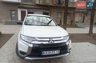 Внедорожник / Кроссовер Mitsubishi Outlander 2016 в 