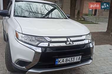 Внедорожник / Кроссовер Mitsubishi Outlander 2016 в 