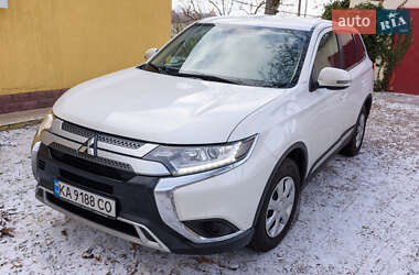 Позашляховик / Кросовер Mitsubishi Outlander 2020 в Києві