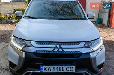 Внедорожник / Кроссовер Mitsubishi Outlander 2020 в Киеве