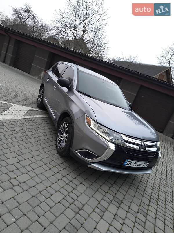 Внедорожник / Кроссовер Mitsubishi Outlander 2017 в 