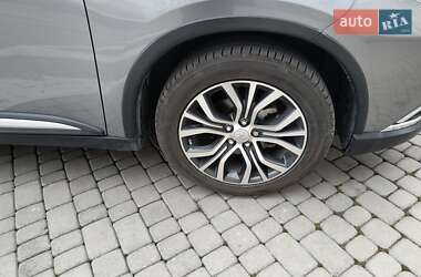 Внедорожник / Кроссовер Mitsubishi Outlander 2017 в 