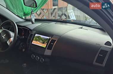 Внедорожник / Кроссовер Mitsubishi Outlander 2010 в 