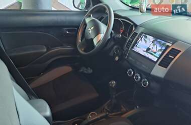 Внедорожник / Кроссовер Mitsubishi Outlander 2010 в 