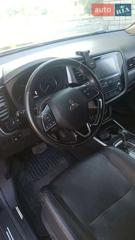 Внедорожник / Кроссовер Mitsubishi Outlander 2018 в Днепре