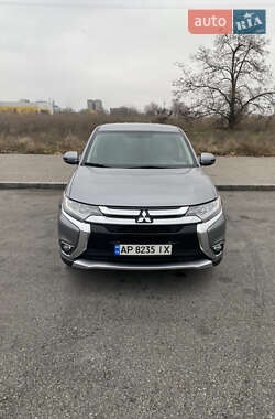 Внедорожник / Кроссовер Mitsubishi Outlander 2018 в 