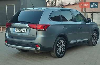 Внедорожник / Кроссовер Mitsubishi Outlander 2015 в Луцке