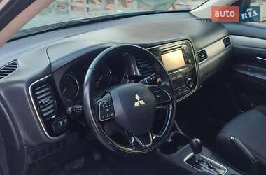 Внедорожник / Кроссовер Mitsubishi Outlander 2015 в Луцке