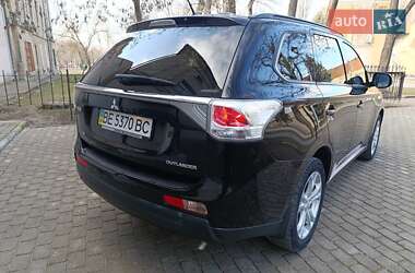 Внедорожник / Кроссовер Mitsubishi Outlander 2012 в Николаеве