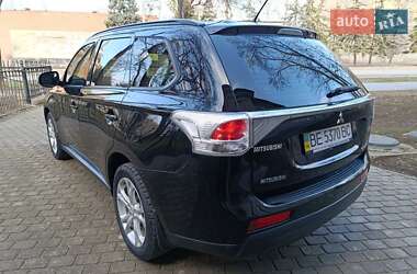 Внедорожник / Кроссовер Mitsubishi Outlander 2012 в Николаеве