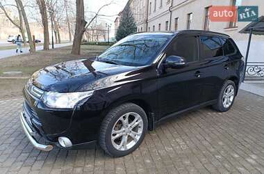 Внедорожник / Кроссовер Mitsubishi Outlander 2012 в Николаеве