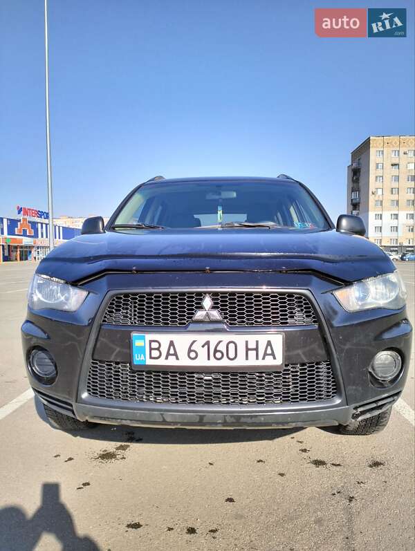 Внедорожник / Кроссовер Mitsubishi Outlander 2012 в 