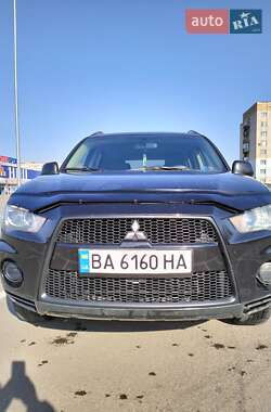 Внедорожник / Кроссовер Mitsubishi Outlander 2012 в 