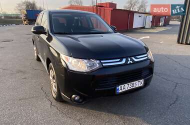 Внедорожник / Кроссовер Mitsubishi Outlander 2014 в Киеве