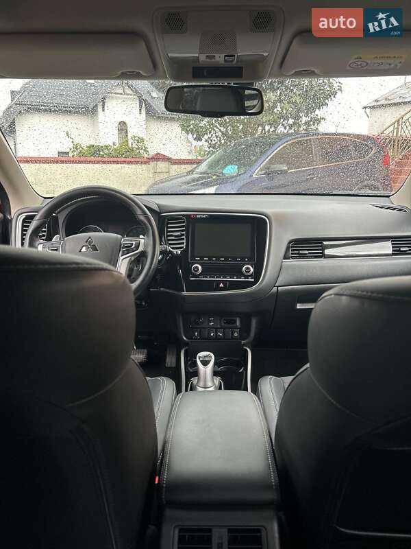 Внедорожник / Кроссовер Mitsubishi Outlander 2019 в Львове
