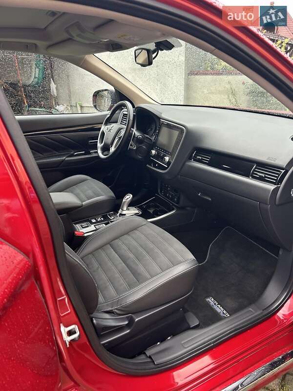 Внедорожник / Кроссовер Mitsubishi Outlander 2019 в Львове