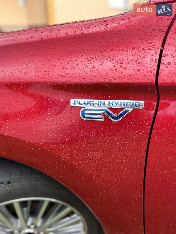 Внедорожник / Кроссовер Mitsubishi Outlander 2019 в Львове