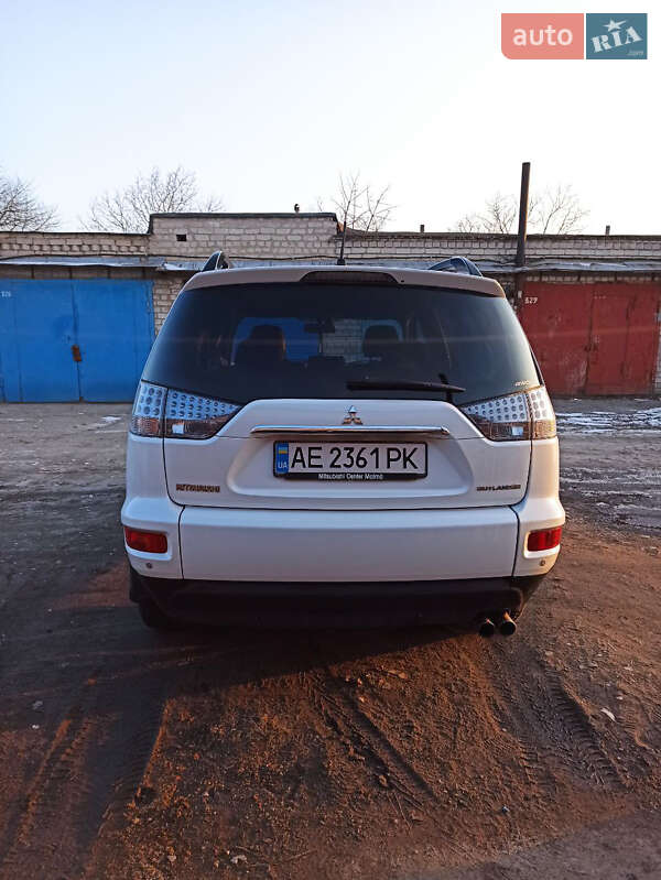 Внедорожник / Кроссовер Mitsubishi Outlander 2012 в Вольногорске