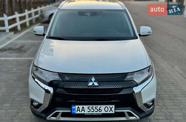 Внедорожник / Кроссовер Mitsubishi Outlander 2020 в Киеве