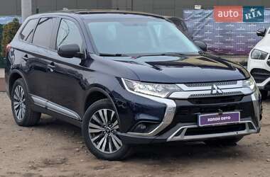 Внедорожник / Кроссовер Mitsubishi Outlander 2020 в Киеве