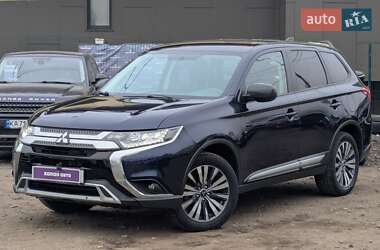 Внедорожник / Кроссовер Mitsubishi Outlander 2020 в Киеве