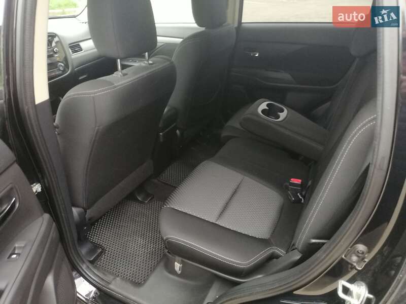 Внедорожник / Кроссовер Mitsubishi Outlander 2016 в Ивано-Франковске фото 32 Внедорожник / Кроссовер Mitsubishi Outlander 2016 в Ивано-Франковске