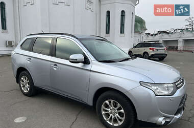 Внедорожник / Кроссовер Mitsubishi Outlander 2013 в Киеве