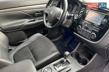 Внедорожник / Кроссовер Mitsubishi Outlander 2013 в Киеве