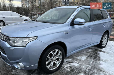 Внедорожник / Кроссовер Mitsubishi Outlander 2013 в Одессе