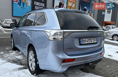 Внедорожник / Кроссовер Mitsubishi Outlander 2013 в Одессе