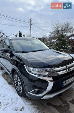 Позашляховик / Кросовер Mitsubishi Outlander 2017 в Хмельницькому