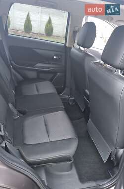 Внедорожник / Кроссовер Mitsubishi Outlander 2018 в 