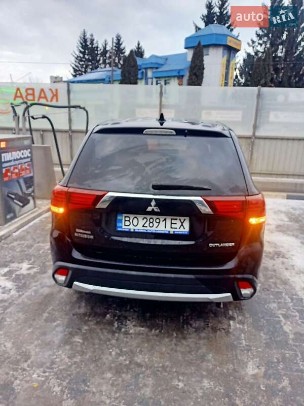 Позашляховик / Кросовер Mitsubishi Outlander 2017 в Тернополі фото 6 Позашляховик / Кросовер Mitsubishi Outlander 2017 в Тернополі