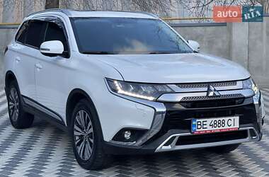 Позашляховик / Кросовер Mitsubishi Outlander 2021 в Миколаєві