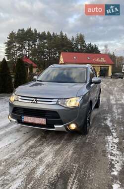 Позашляховик / Кросовер Mitsubishi Outlander 2015 в Луцьку