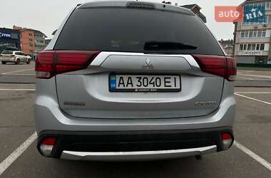 Позашляховик / Кросовер Mitsubishi Outlander 2015 в Києві