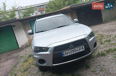 Внедорожник / Кроссовер Mitsubishi Outlander 2011 в 