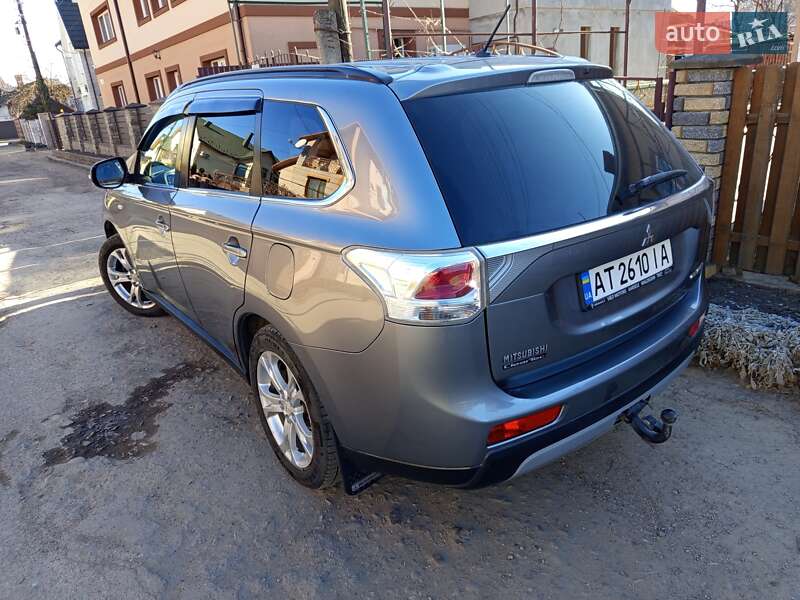 Внедорожник / Кроссовер Mitsubishi Outlander 2012 в Ивано-Франковске
