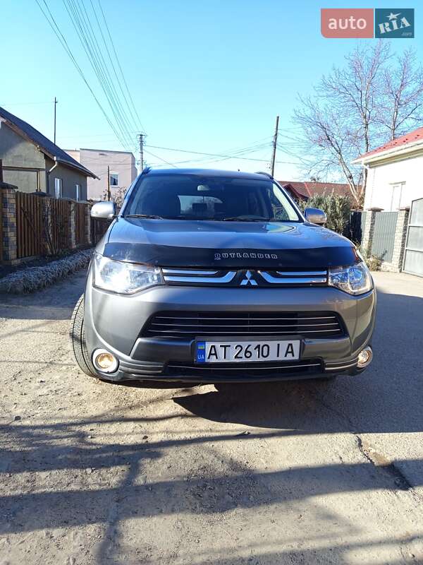 Внедорожник / Кроссовер Mitsubishi Outlander 2012 в Ивано-Франковске