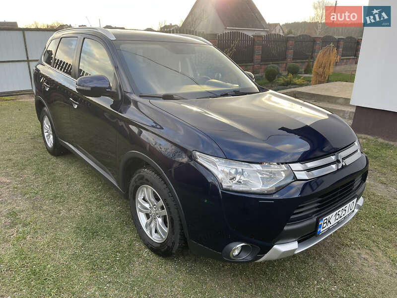 Внедорожник / Кроссовер Mitsubishi Outlander 2015 в Владимирце